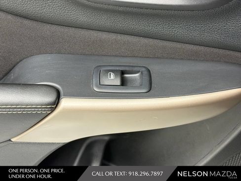 Used 2017 Jeep Cherokee Sport FWD image 32