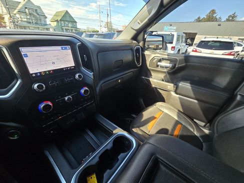 Used 2022 GMC Sierra 1500 AT4 w/ AT4 Premium Package image 13