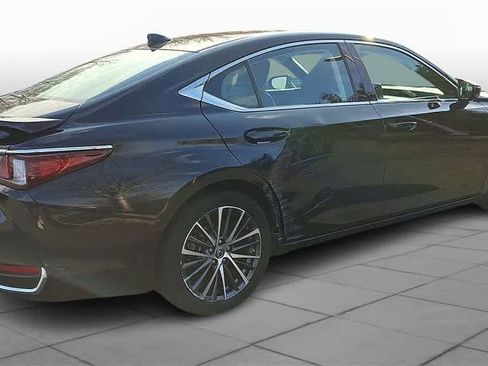Used 2023 Lexus ES 300h w/ Premium Package image 8