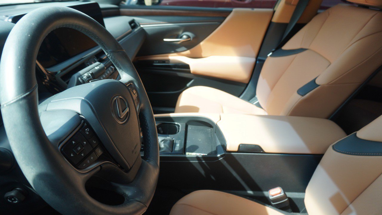 Used 2024 Lexus ES 350 w/ Premium Package FWD image 7