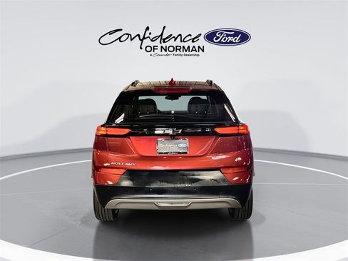 Used 2022 Chevrolet Bolt EUV LT w/ Comfort Package image 7