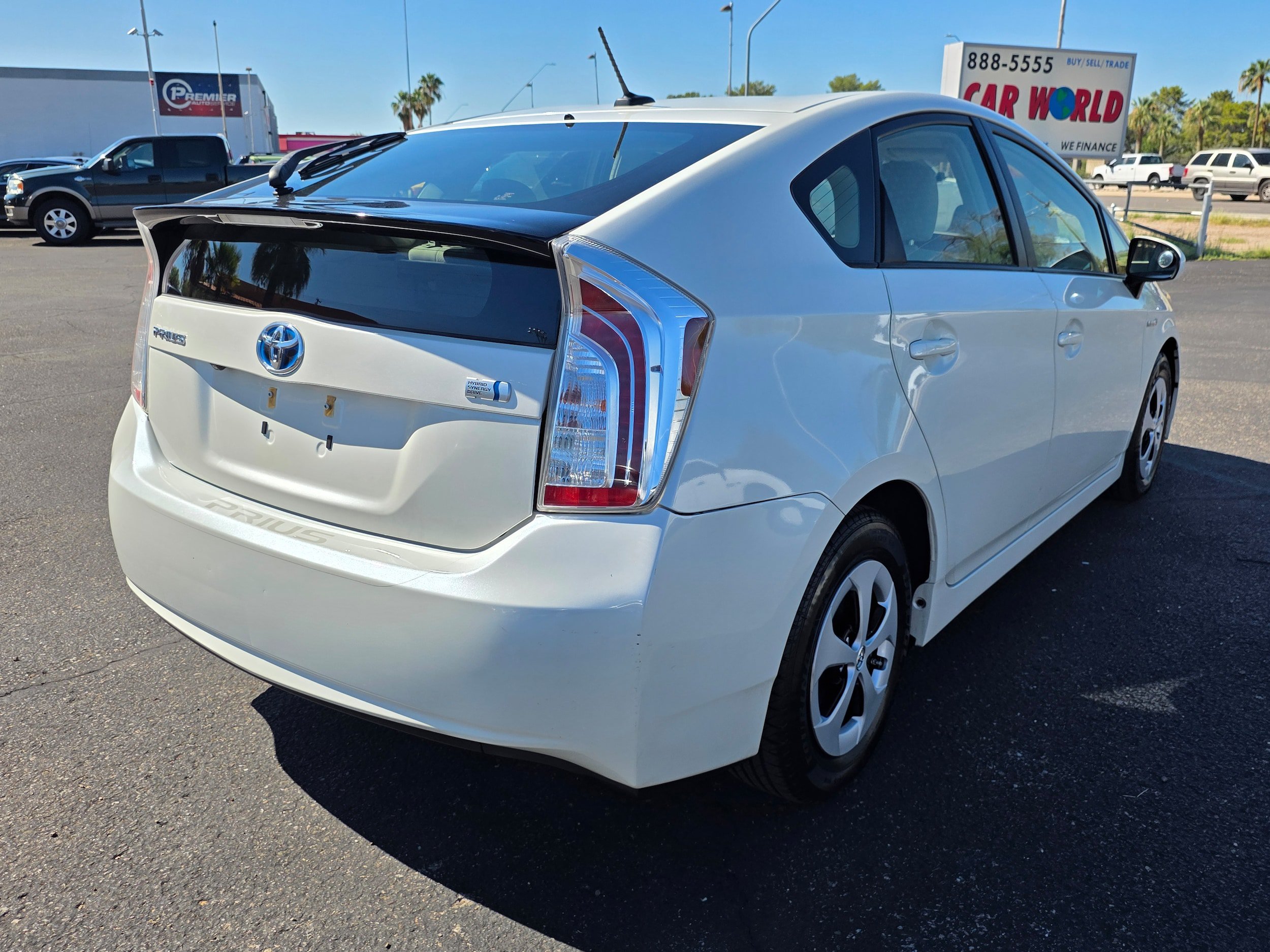 Used 2014 Toyota Prius Three w/ Preferred Accessory Package FWD image 5