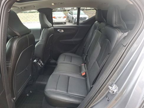 Used 2019 Volvo XC40 T5 Momentum AWD/4WD image 10