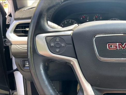 Used 2017 GMC Acadia SLE FWD image 18