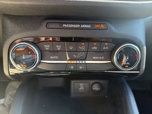 Used 2022 Ford Escape SE FWD image 29