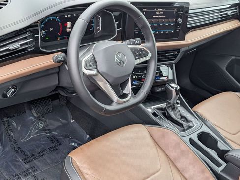 Used 2025 Volkswagen Jetta SEL FWD image 16