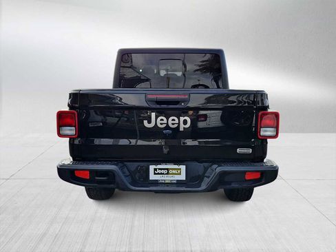 Used 2023 Jeep Gladiator Overland image 7