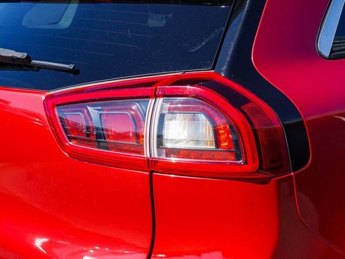 Used 2019 Kia Niro LX image 7