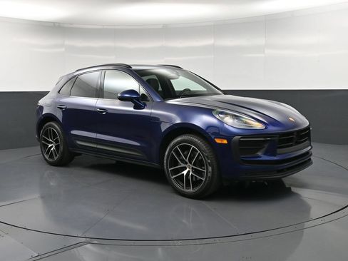Certified 2022 Porsche Macan AWD/4WD image 10