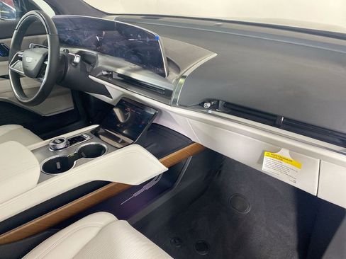 New 2026 Cadillac Vistiq Sport w/ LPO, Floor Liner Package image 30