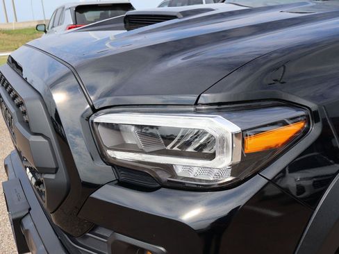 Used 2023 Toyota Tacoma TRD Off-Road w/ Technology Package AWD/4WD image 15