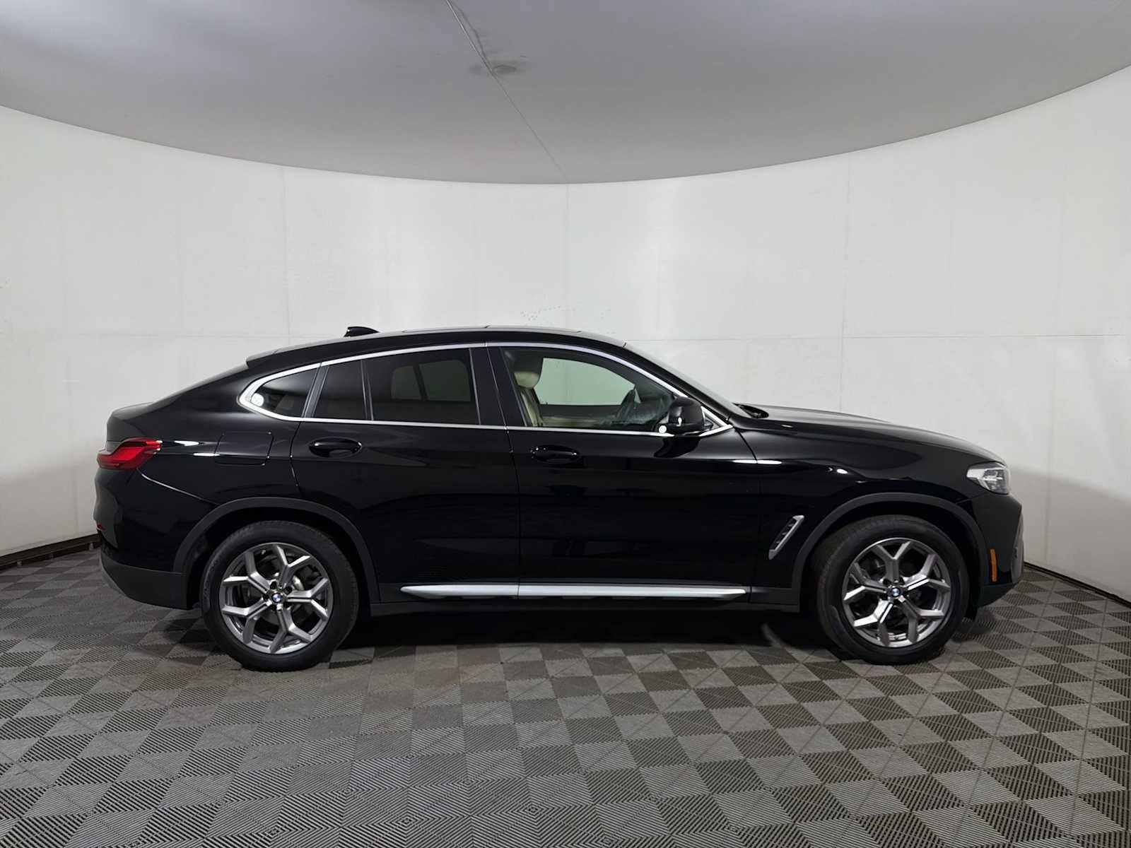 Used 2023 BMW X4 xDrive30i w/ Premium Package AWD/4WD image 7
