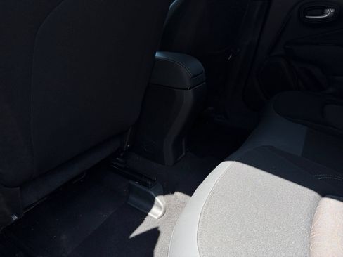 Used 2023 Jeep Renegade Latitude AWD/4WD image 21