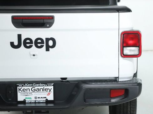 Used 2024 Jeep Gladiator Sport AWD/4WD image 44