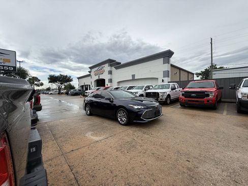 Used 2021 Toyota Avalon XLE FWD image 38