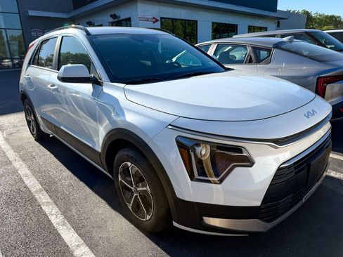 Used 2025 Kia Niro LX FWD image 1