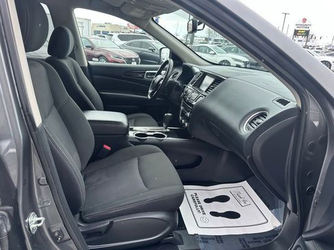 Used 2020 Nissan Pathfinder SV image 23