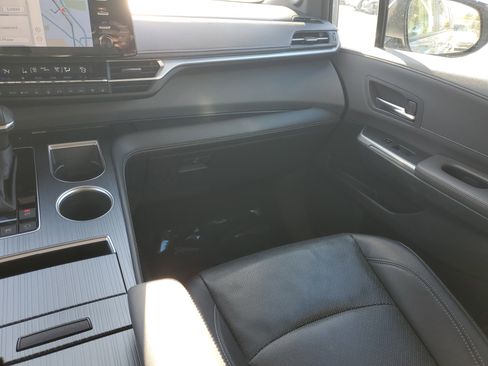 Certified 2023 Toyota Sienna XSE image 19
