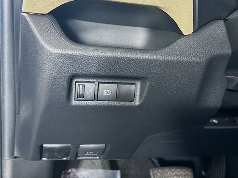 Used 2021 Toyota RAV4 LE FWD image 11
