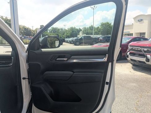 Used 2026 GMC Terrain Elevation w/ Elevation Premium Package FWD image 31