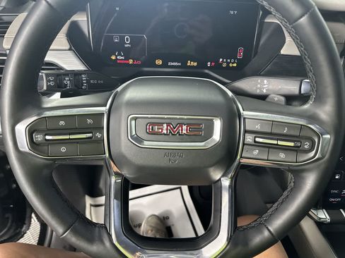 Used 2026 GMC Acadia Elevation w/ Elevation Premium Package FWD image 15