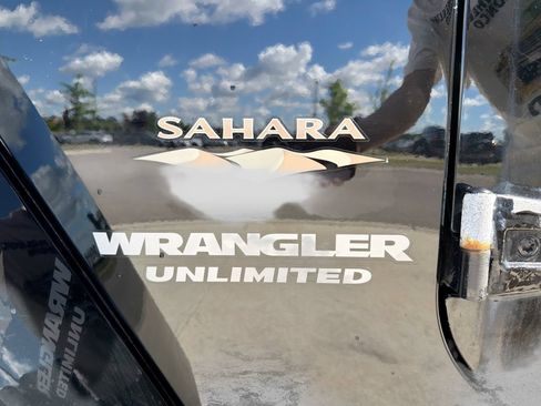 Used 2013 Jeep Wrangler Unlimited Sahara w/ Connectivity Group AWD/4WD image 13