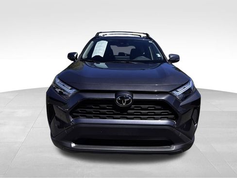 Used 2025 Toyota RAV4 XLE AWD/4WD image 2