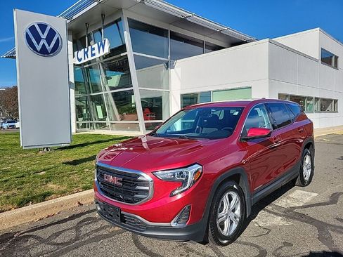 Used 2020 GMC Terrain SLE image 1