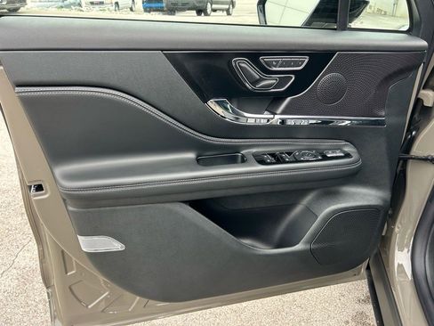 Used 2025 Lincoln Corsair Reserve w/ Jet Appearance Package image 17