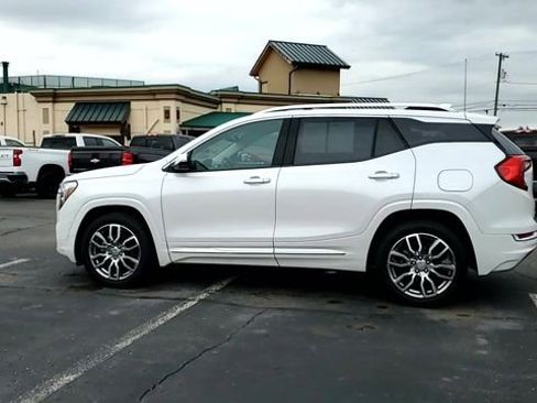 Used 2023 GMC Terrain Denali w/ Denali Premium Package AWD/4WD image 6
