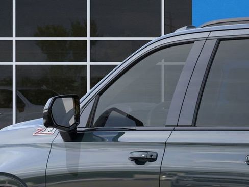 New 2026 Chevrolet Suburban Z71 image 12