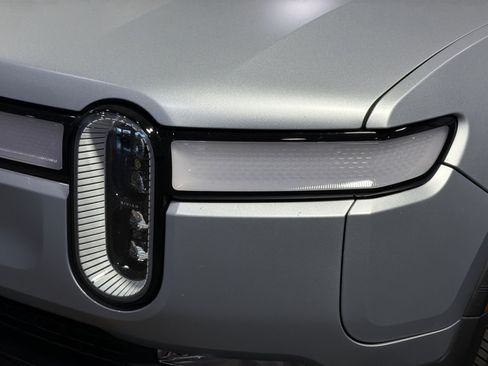 Used 2024 Rivian R1T Adventure AWD/4WD image 13