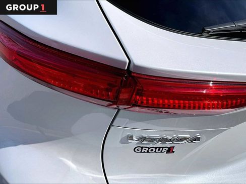 Used 2023 Toyota Venza Limited image 28