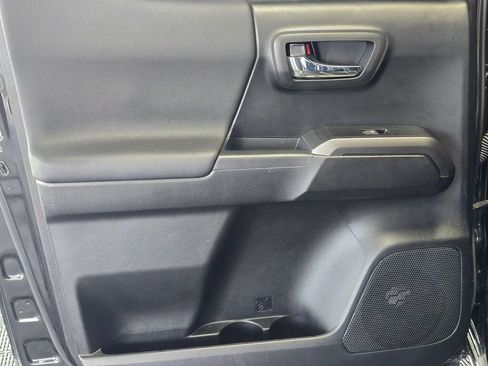 Used 2019 Toyota Tacoma TRD Off-Road image 42