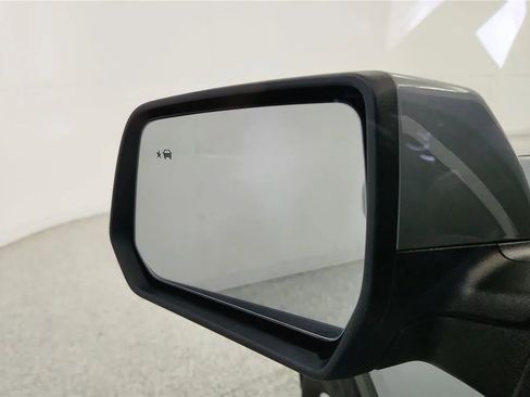 Used 2023 Chevrolet Traverse LT AWD/4WD image 24