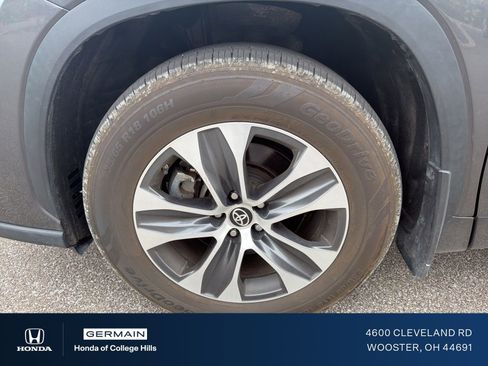 Used 2022 Toyota Highlander XLE AWD/4WD image 10