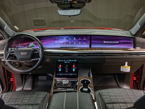 Used 2025 Cadillac Escalade Sport Platinum w/ LPO, ONYX Package image 15