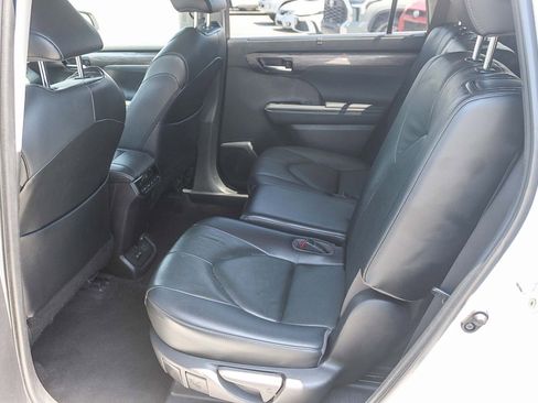 Used 2023 Toyota Highlander Limited FWD image 20