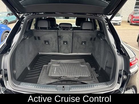 Used 2024 Porsche Macan image 15