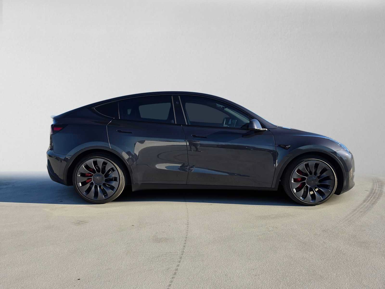 Used 2024 Tesla Model Y Performance AWD/4WD image 2