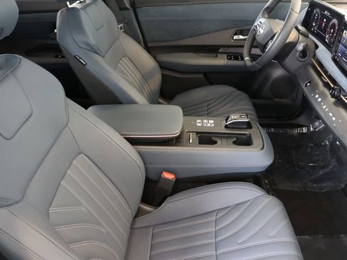 Used 2024 Nissan Ariya AWD image 42