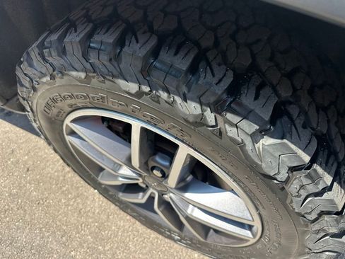 Used 2020 Jeep Grand Cherokee Laredo AWD/4WD image 4