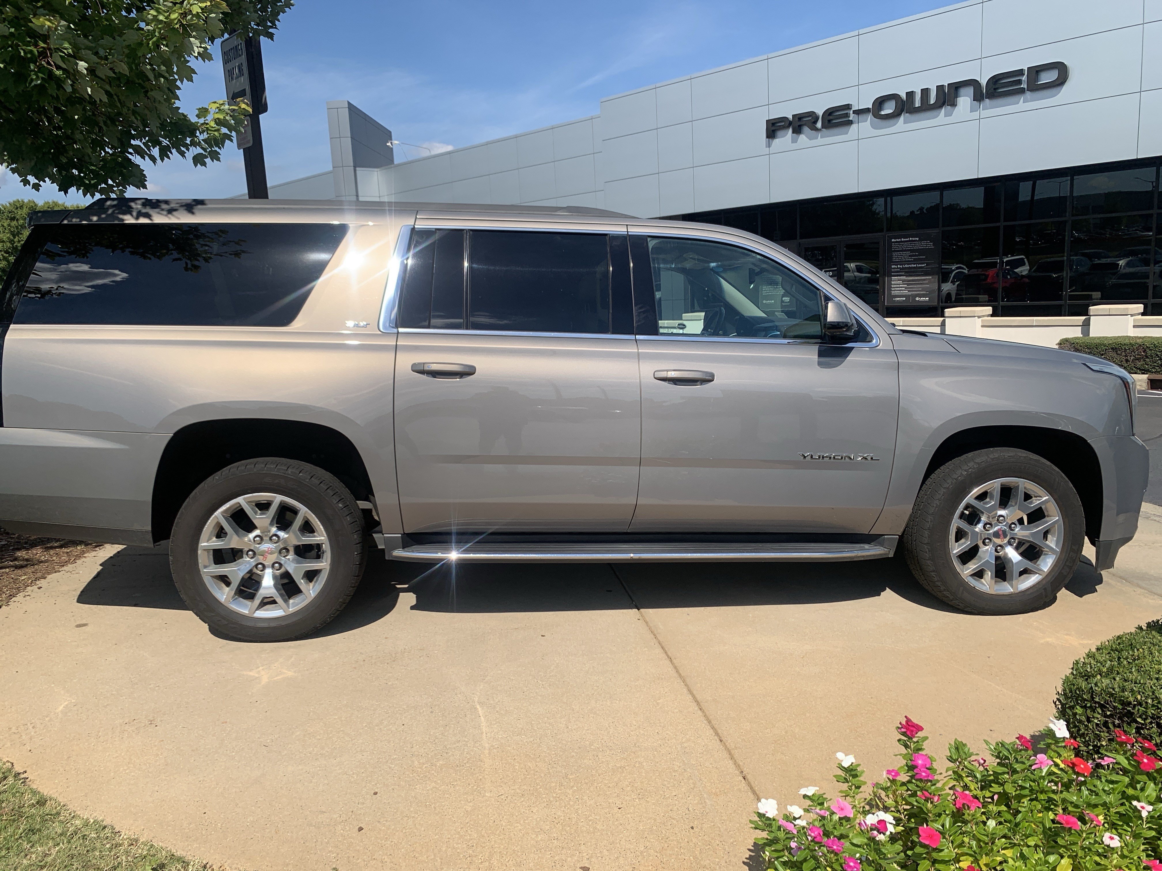 Used 2019 GMC Yukon XL SLT w/ Open Road Package AWD/4WD image 11