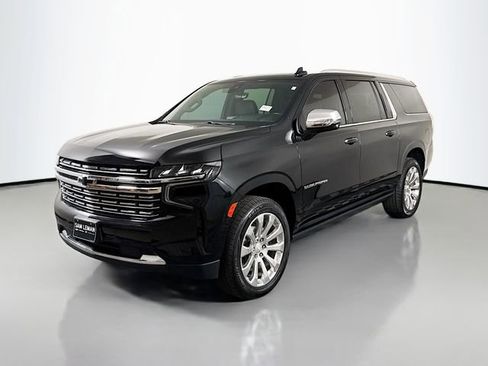 Used 2022 Chevrolet Suburban Premier image 3