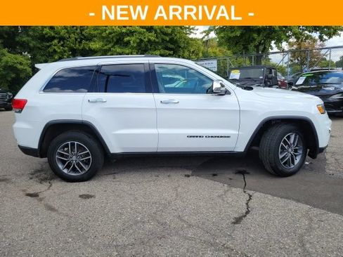 Used 2018 Jeep Grand Cherokee Limited AWD/4WD image 2