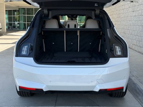 Used 2026 BMW iX xDrive60 image 17