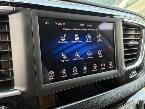 Used 2019 Chrysler Pacifica Touring-L FWD image 33