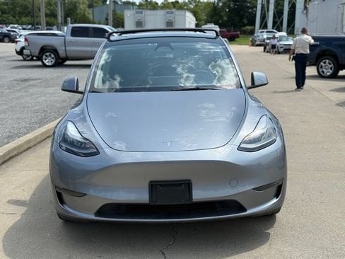 Used 2024 Tesla Model Y Long Range AWD/4WD image 3