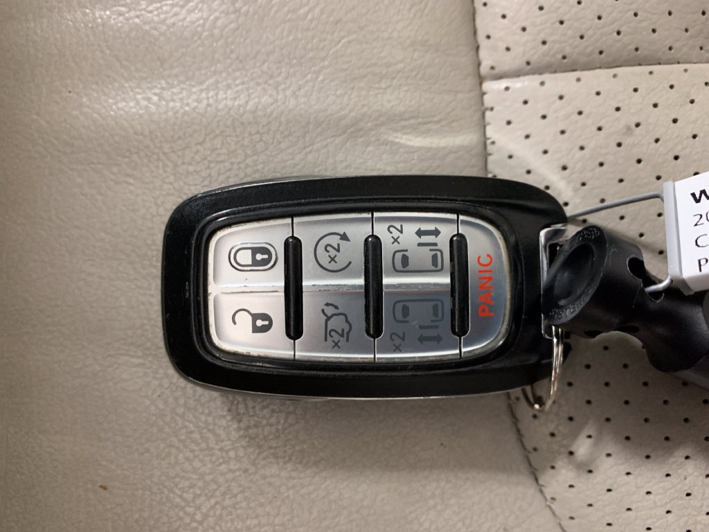 Used 2017 Chrysler Pacifica Touring-L Plus w/ Tire & Wheel Group FWD image 33