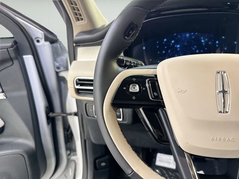 New 2026 Lincoln Corsair Premiere FWD image 14